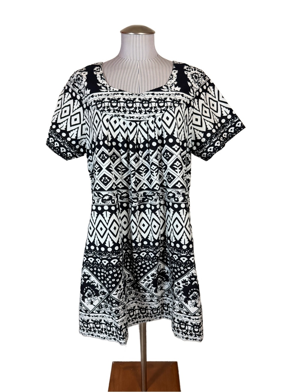 Vermont Country Store Dress Large Cotton Muumuu Black White Aztec Tribal Pockets